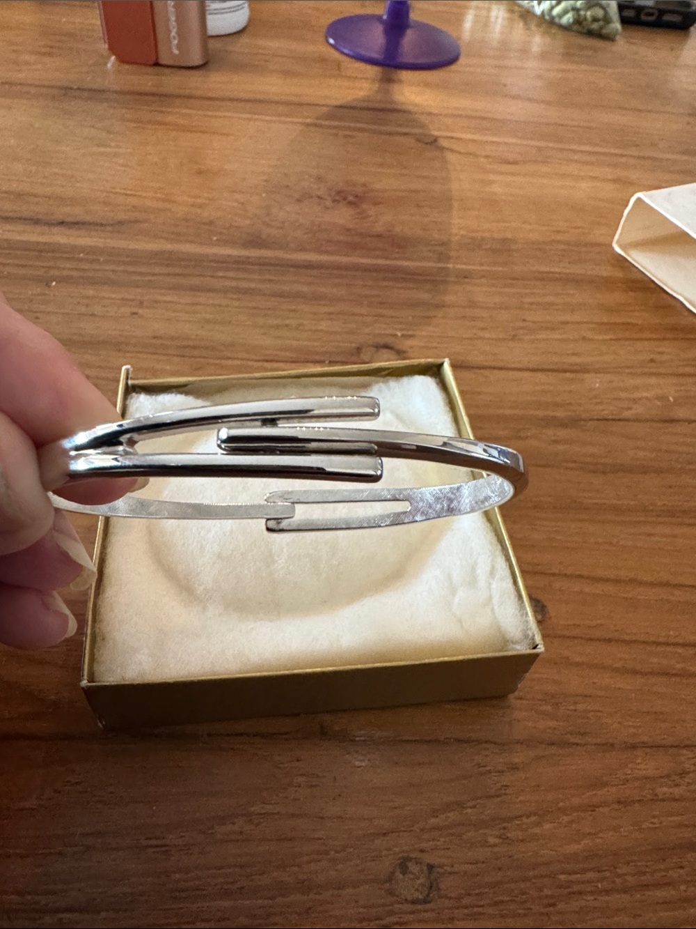 VINTAGE 1978 Avon Silver Tone Interlock Wristband Women’s Bangle Bracelet